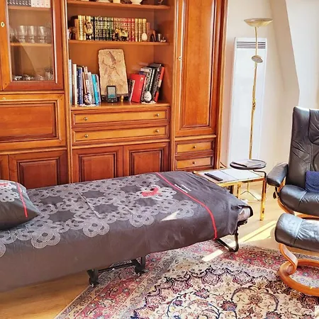 Cosy. 10mn Du Centre Et De La Gare. Garage Gratuit